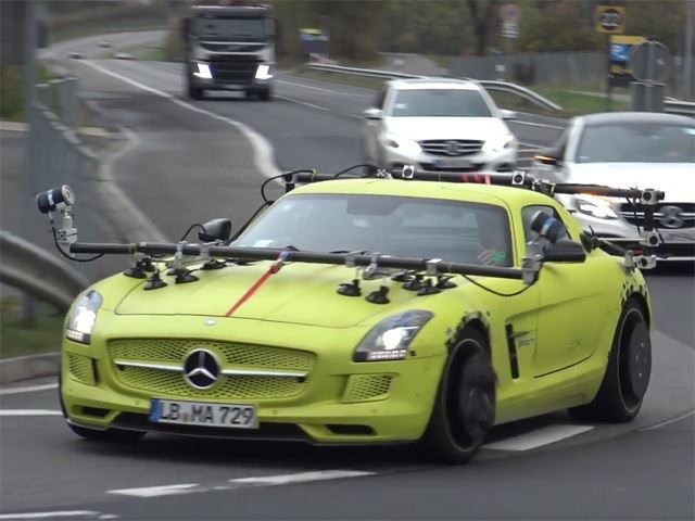 Пять лет назад Mercedes-AMG показал этот ярко-желтый полностью электрический суперкар SLS AMG.